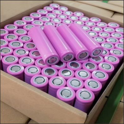 21700 リチウム電池 3.7V 容量 5000mAh 丸い形 強いライトの懐中電灯 電動工具の電源電池