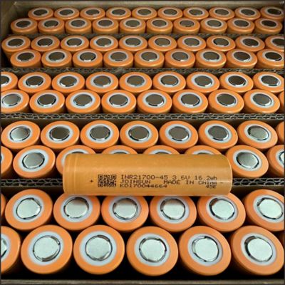 21700 リチウム電池 3.7V 容量 5000mAh 丸い形 強いライトの懐中電灯 電動工具の電源電池
